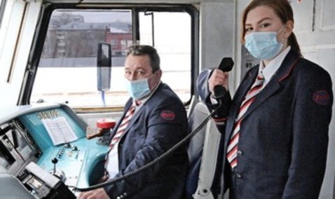Одна из первых в Подмосковье женщин помощников машиниста работает на поезде Москва – Ожерелье