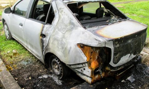 Автомобиль Renault Logan подожгли ночью в Ожерелье