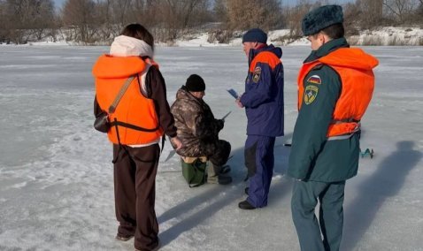 Полиция подключилась к проверке рыбаков на льду Оки в Кашире