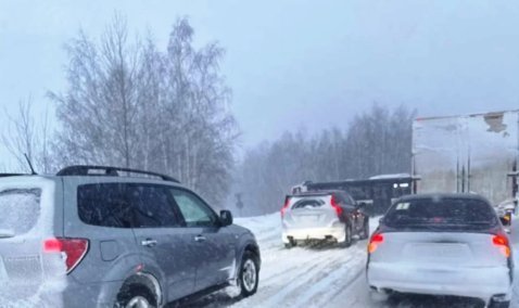 Балканский циклон в Кашире: дороги в снегу, электрички отменены, водители в ловушке