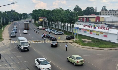 ДПС проводит массовую проверку водителей у рынка в Кашире-1