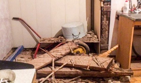 Потолок рухнул в одной из квартир на улице Московской в Кашире-2