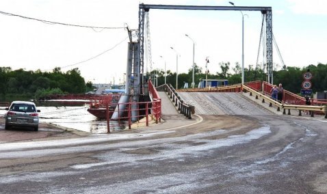 В Озерах закрывают для движения мост через Оку