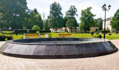 Неработающий фонтан на площади перед АТС в Кашире-2 обещают запустить до конца июля