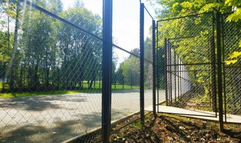 Новая площадка для выгула собак появилась в городском парке Каширы