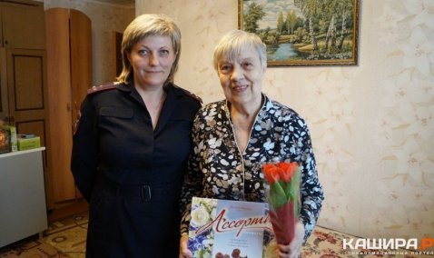 Полицейские поздравили ветерана ОМВД с 8 марта