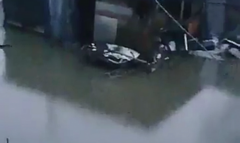 Пруд в деревне Знаменское подтапливают дачные участки