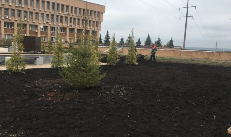 Работы по благоустройству сквера вокруг стелы "Город воинской доблести" закончат к началу июля