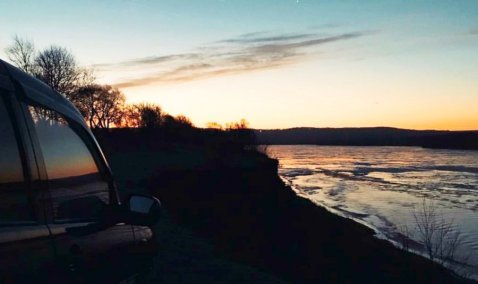 В ожидании клева: несмотря на тонкий лед, в Кашире начался сезон зимней рыбалки