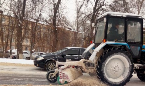 Уборочная техника все выходные боролась со снегом в Кашире