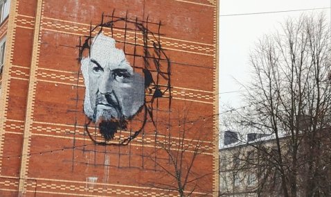 Незаконченный рисунок на доме в Кашире-2 будет стерт до конца весны