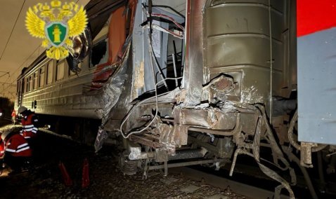 Электричка Москва – Ожерелье сошла с рельсов и врезалась в платформу