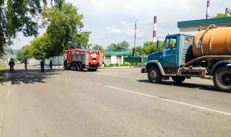 Улицу Промышленную в Кашире перекрыли из-за пожара в гаражах