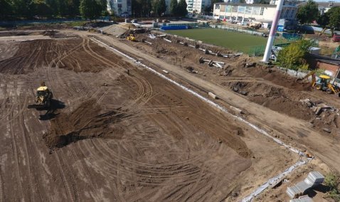 На реконструируемом стадионе Спортклуба «Кашира» идет укладка многослойного поля