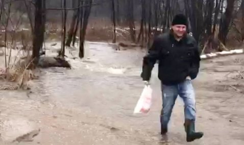 Жителям деревни рядом с Каширой рекомендовали самостоятельно справляться с подтоплениями