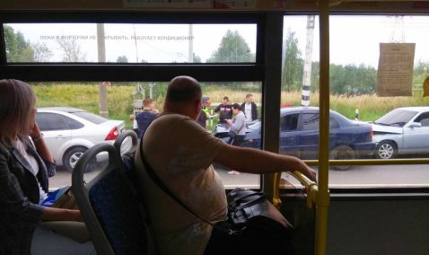 Три автомобиля столкнулись в Кашире у ж/д переезда