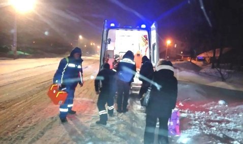 Каширские спасатели помогли транспортировать находящегося в коме мужчину