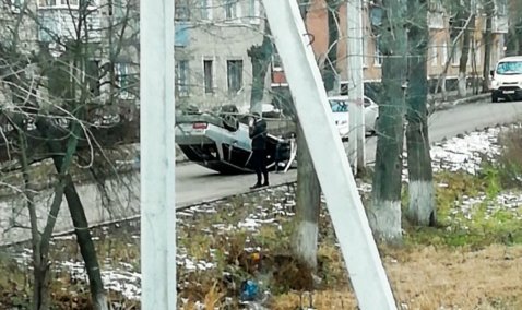 Автомобиль ВАЗ-21099 перевернулся в Ожерелье