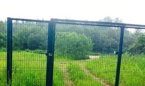 Точка в деле: владелец участка под Каширой уберет забор на проходе к пруду