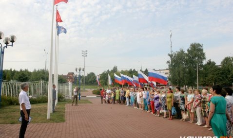 В День флага в Кашире торжественно подняли триколор