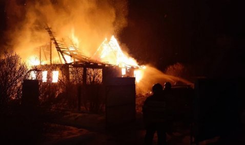 Жилой дом загорелся минувшей ночью в деревне Горки