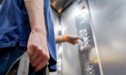 Жители дома в Кашире-3 по вине УК останутся на месяц с неработающими лифтами