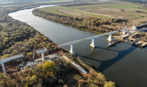 Уходит в историю: начался демонтаж старого моста через Оку