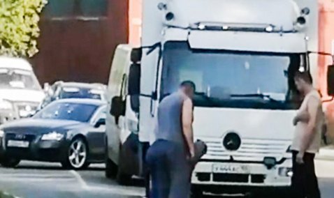 В Кашире-2 лежащий на дороге мужчина утром остановил движение в районе проходной ГРЭС