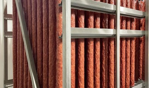 Метровую колбасу начали выпускать на заводе «Черкизово-Кашира»