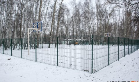 Баскетбольную площадку обновили в Каширском парке