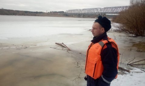 Несмотря на ледоход: спасатели в Кашире продолжают профилактику среди рыбаков