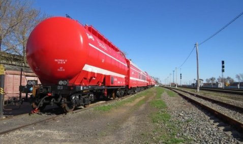 Пожарный поезд из Ожерелья задействован в тушении склада боеприпасов в Рязанской области