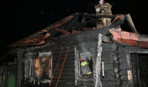 Деревянный дом загорелся рано утром в Ожерелье