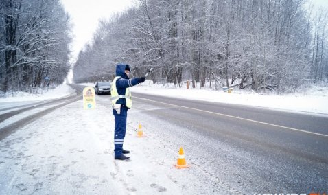 Почти 1 тыс. нарушений правил перевозки детей выявила 16-я рота