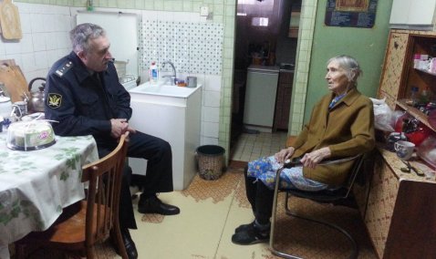 Сотрудники отдела судебных приставов навестили ветерана службы