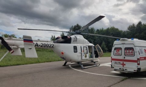 В Кашире мужчину, упавшего с 3-метровой высоты на производстве, транспортировали вертолетом санавиации