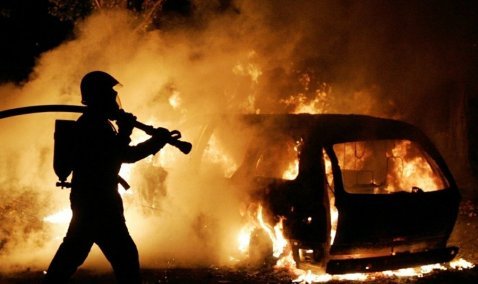 В Зендиково в течение суток сгорел автомобиль и гаражи