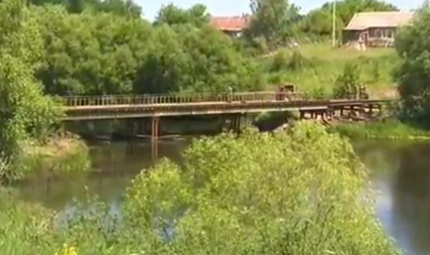 Мостовой батальон из Каширы строит переправу между Тульской и Рязанской областями