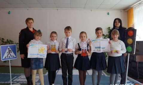 Инспекторы по пропаганде безопасного дорожного движения провели урок по ПДД