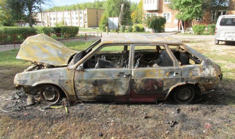 Автомобиль ВАЗ-21093 сгорел воскресной ночью в деревне Барабаново