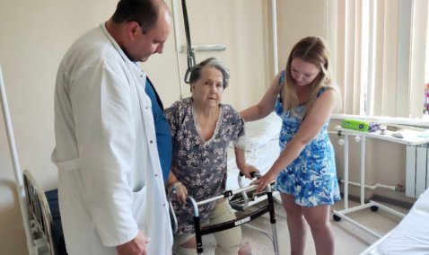 Каширские травматологи вернули подвижность 81-летней пациентке с переломом бедра