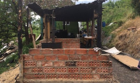 В деревне Знаменское практически дотла сгорела частная баня