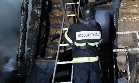 Дачный дом горел накануне вечером в СНТ вблизи Каширы
