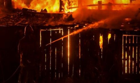 Еще один пожар в Ледово: ночью сгорел сарай