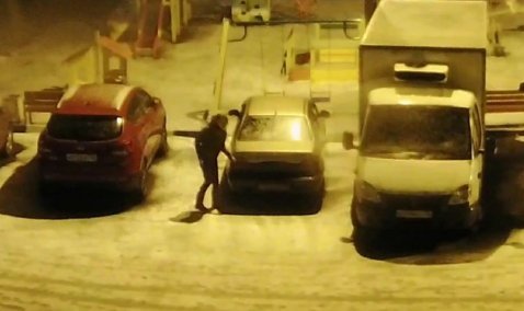 Новый год удался: девушка подшофе «врезалась» в несколько машин в Кашире-2 и ушла восвояси