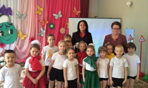 Юные участники дорожного движения поздравили службу пропаганды БДД с юбилеем