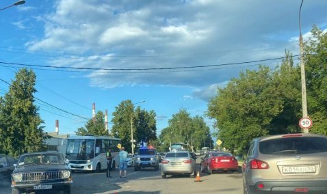 Движение по улице Клубной было затруднено из-за аварии