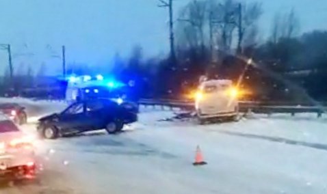 В районе Ожерелья произошла авария с участием автомобилей Лада и Fiat