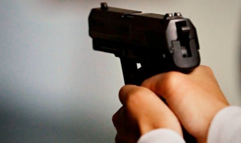 «Отстрелю мужское достоинство!»: суд вынес приговор женщине, угрожавшей пистолетом в салоне «Билайн» на станции Кашира