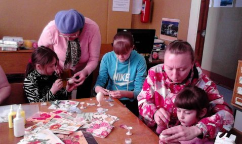 Мастер- класс по декупажу прошел в Топкановской библиотеке